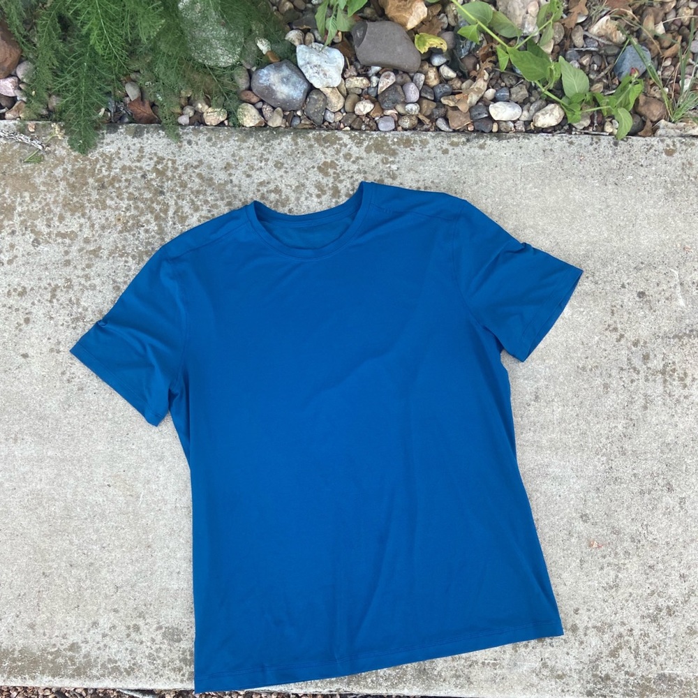 Lululemon blue T-shirt